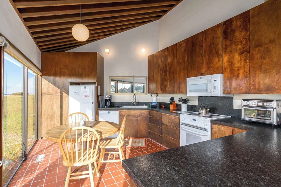 Fully furnished and equipped kitchen