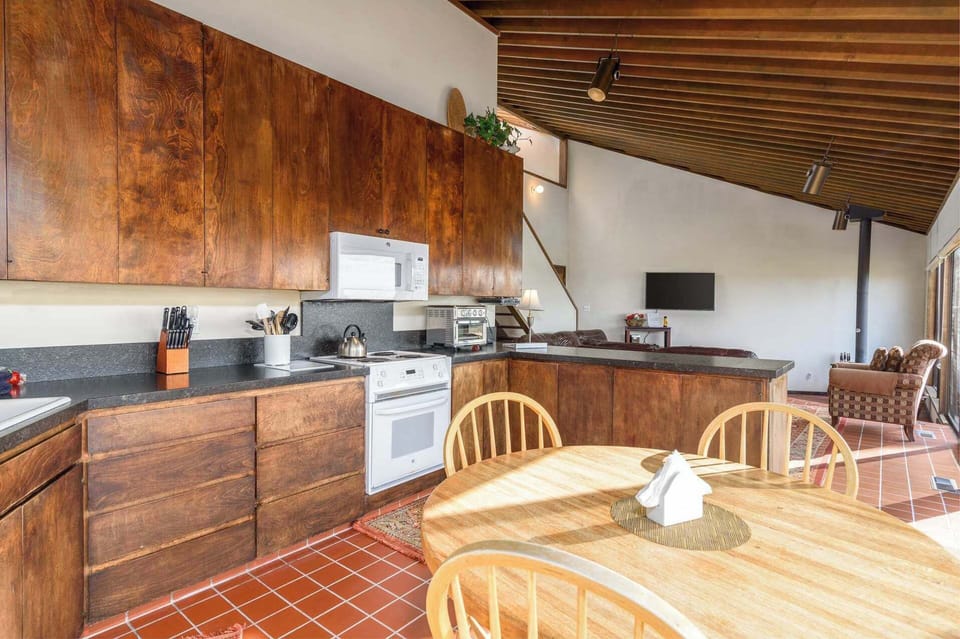 Fully furnished and equipped kitchen