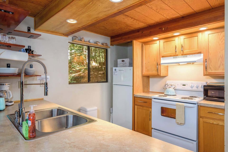 Fully equipped kitchen