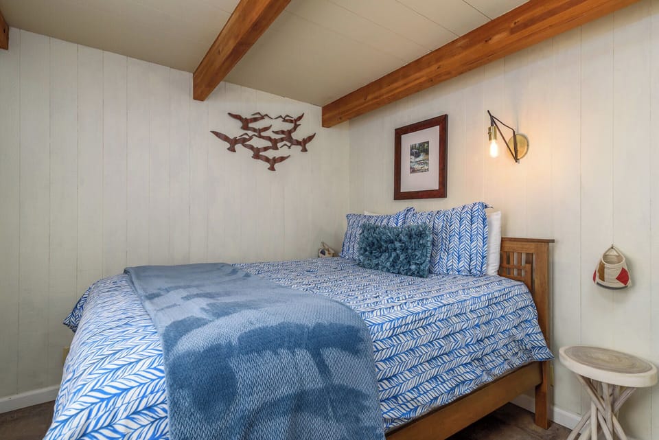 Bedroom with Queen Bed