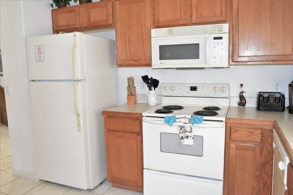 House, Multiple Beds, Pool Access, Pool View (6 bed property - Indian Creek) | Private kitchen | Fridge, microwave, oven, stovetop