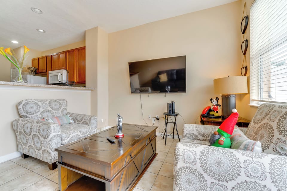 Living Room | Free WiFi | Smart TV