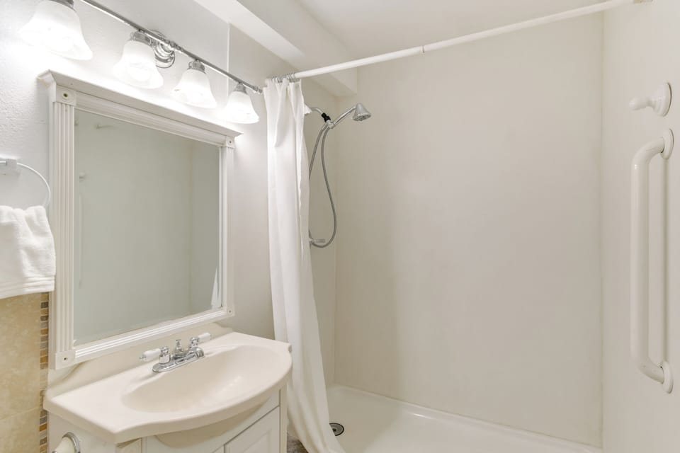 Full Bath | Hair Dryer