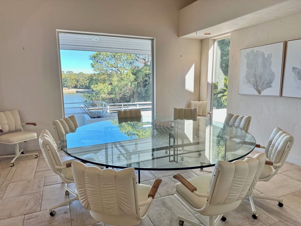 Dining room overlooking the lake with seating for 10 people