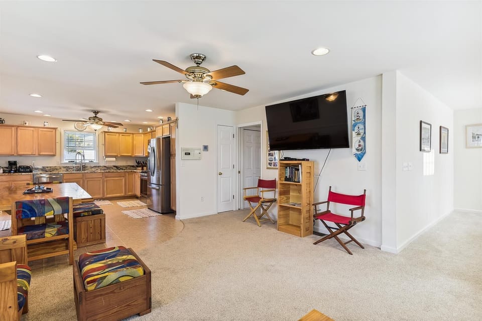 Step into a bright, open living space where the kitchen flows seamlessly into a cozy lounge—perfect for relaxing after your beach day with friends and family.