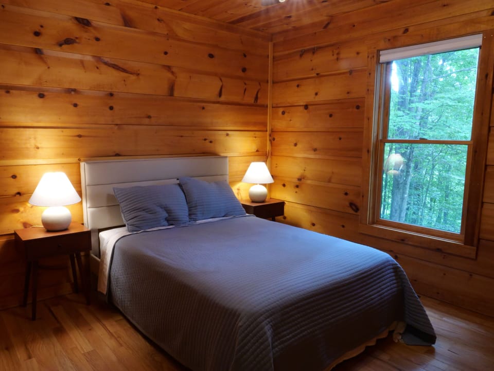Full bed in the third bedroom, perfect for guests, kids, or solo travelers.