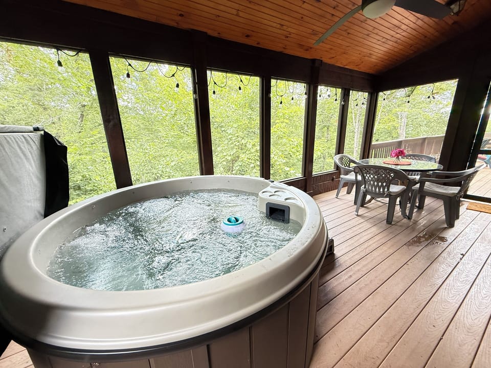 Hot Tub for your Enjoyment!!
