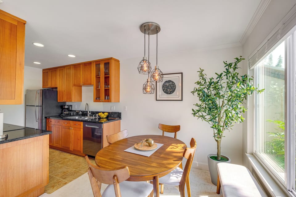 Dining Area | Kitchen