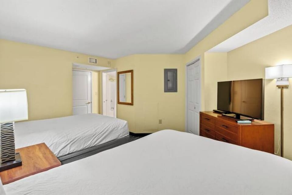 Bedroom 2 with 2 Queen Beds