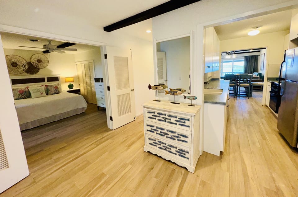 Entry Way into Kitchen/Garden Bedroom