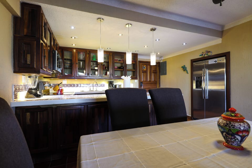 Dining Area & Kitchen