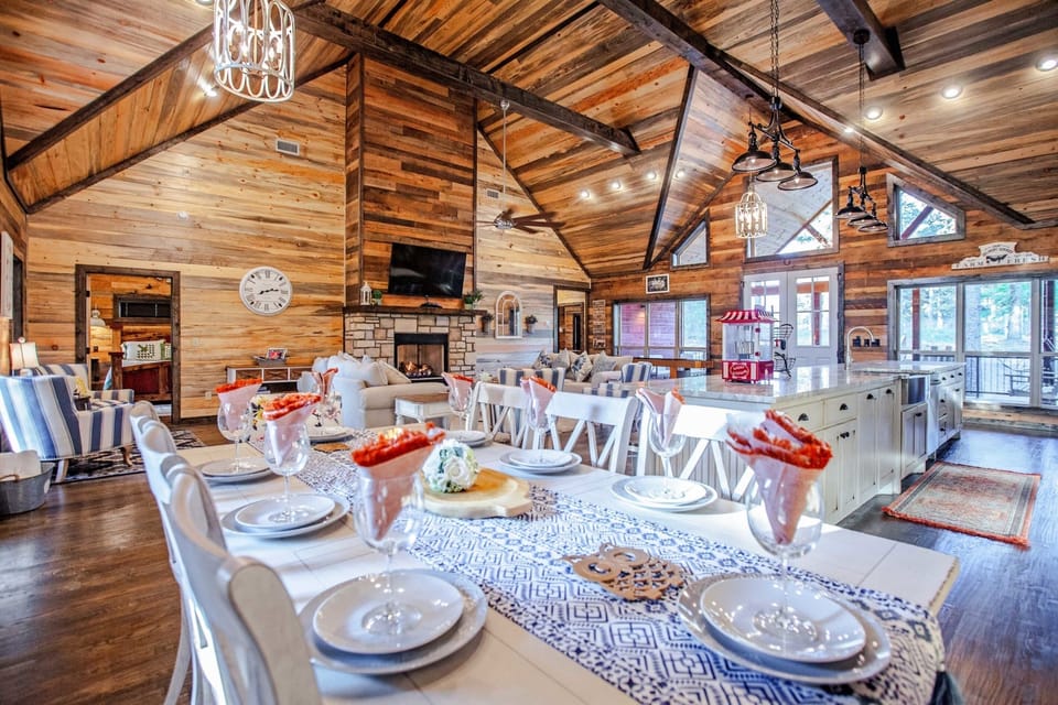 Great Room: Gather around the stunning fireplace with breathtaking views and stylish decor!