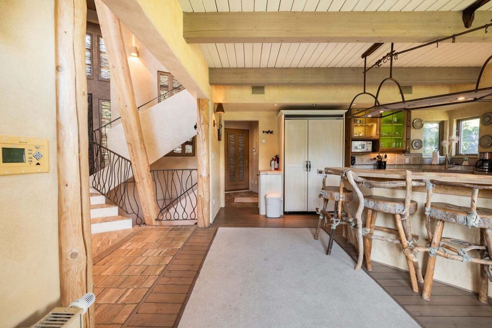 Full kitchen - Breakfast bar