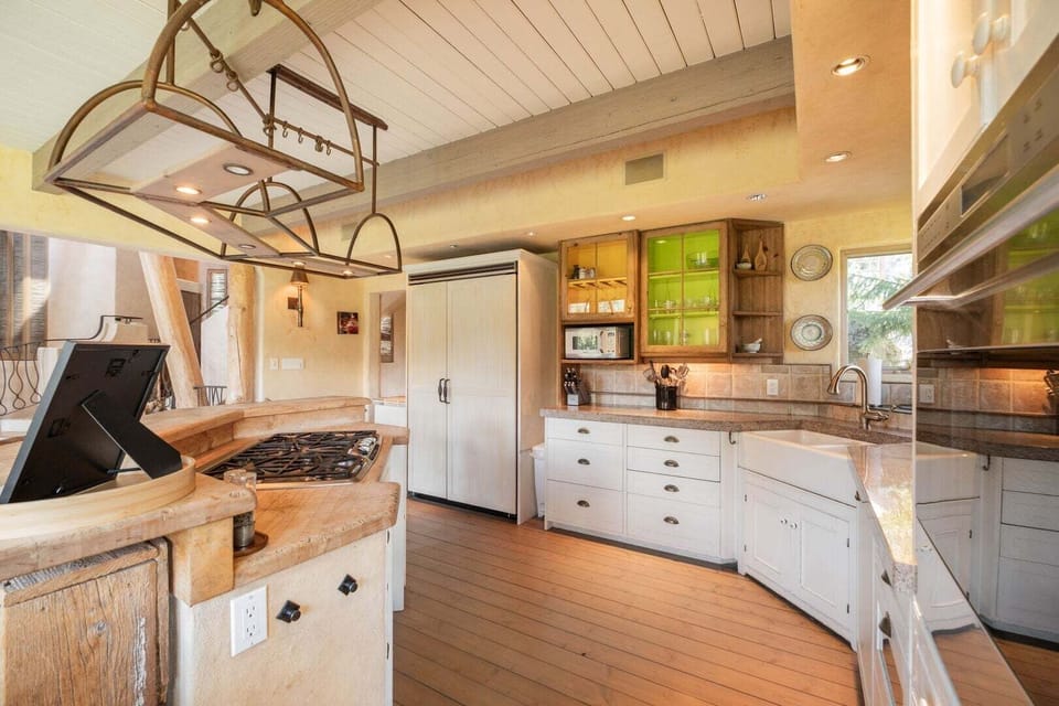 Full kitchen - High-end appliances