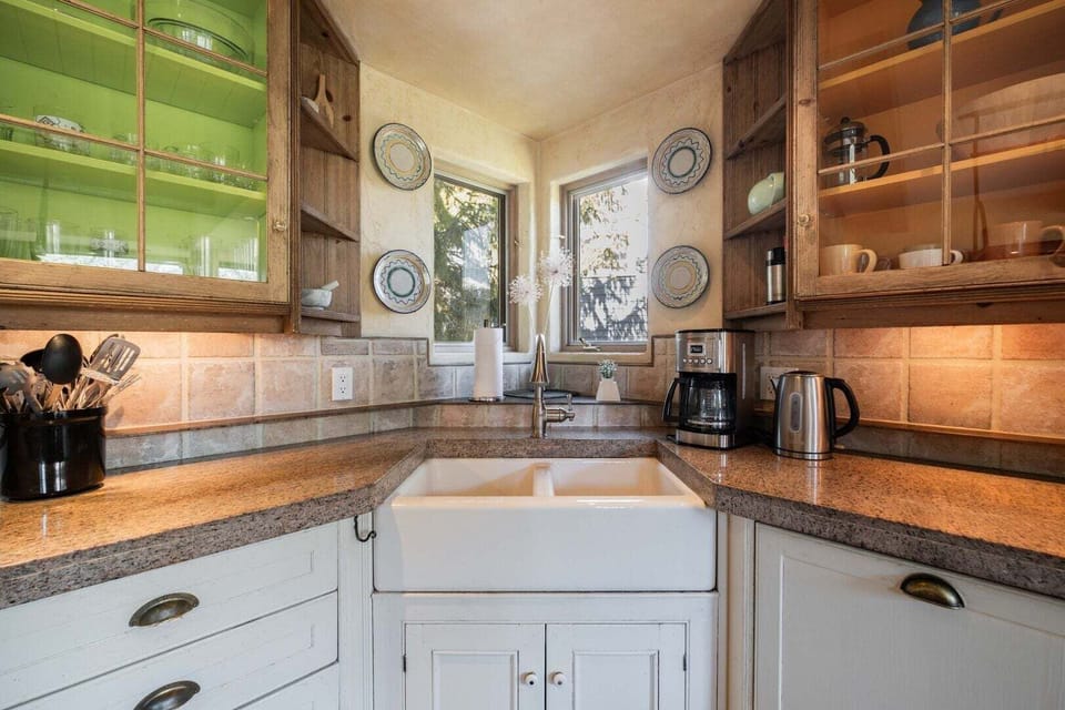Full kitchen - High-end appliances