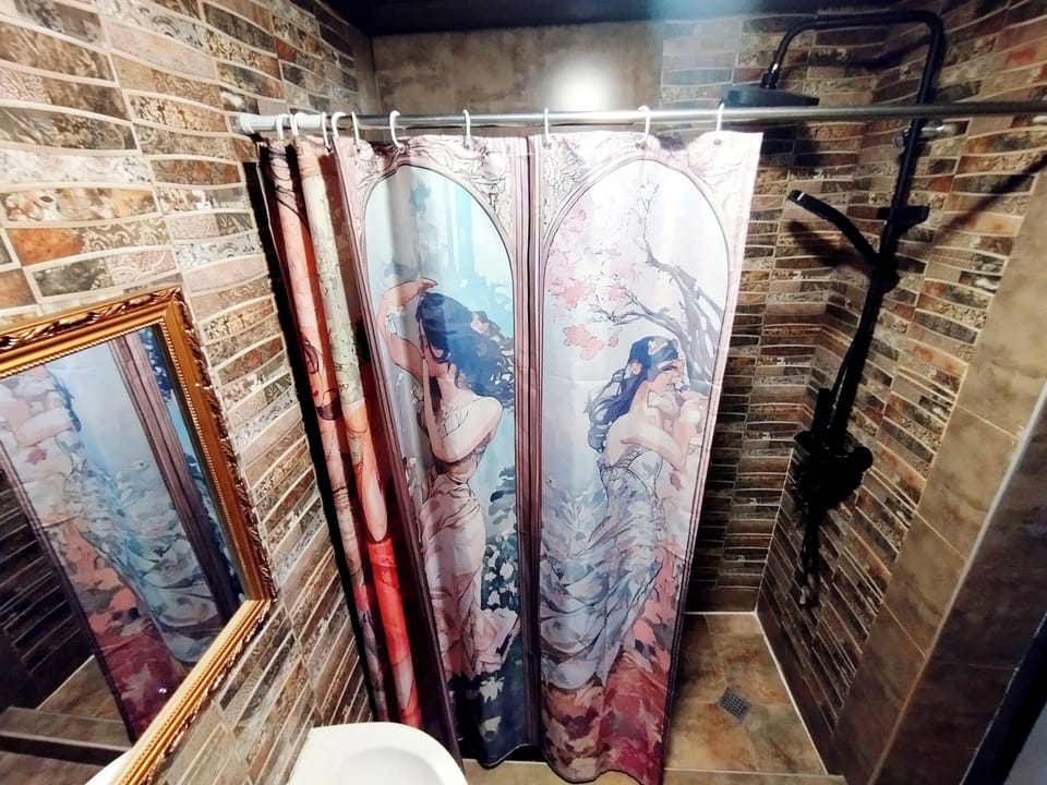 Family Apartment, Mountain View | Bathroom | Free toiletries, soap, shampoo, toilet paper