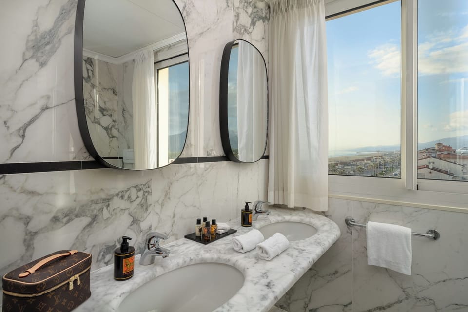 Panoramic Double Room, sea view | Bathroom | Shower, free toiletries, hair dryer, bidet
