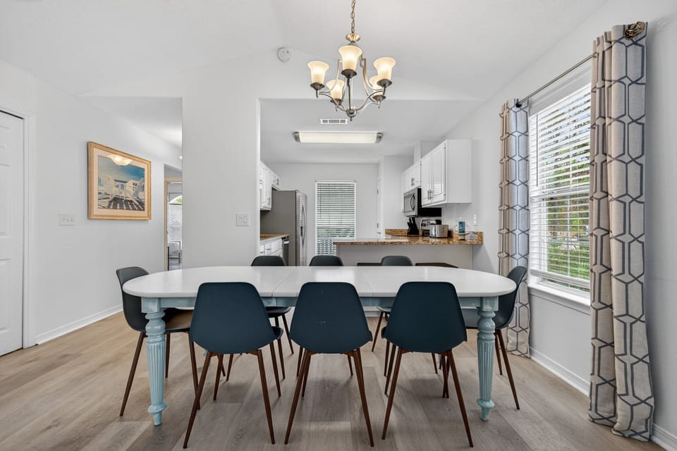 Sandy Daze - Santa Rosa Beach - Living Room & Kitchen