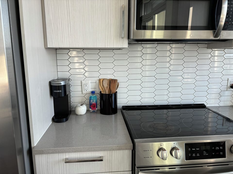 Fully equipped kitchen with coffee bar