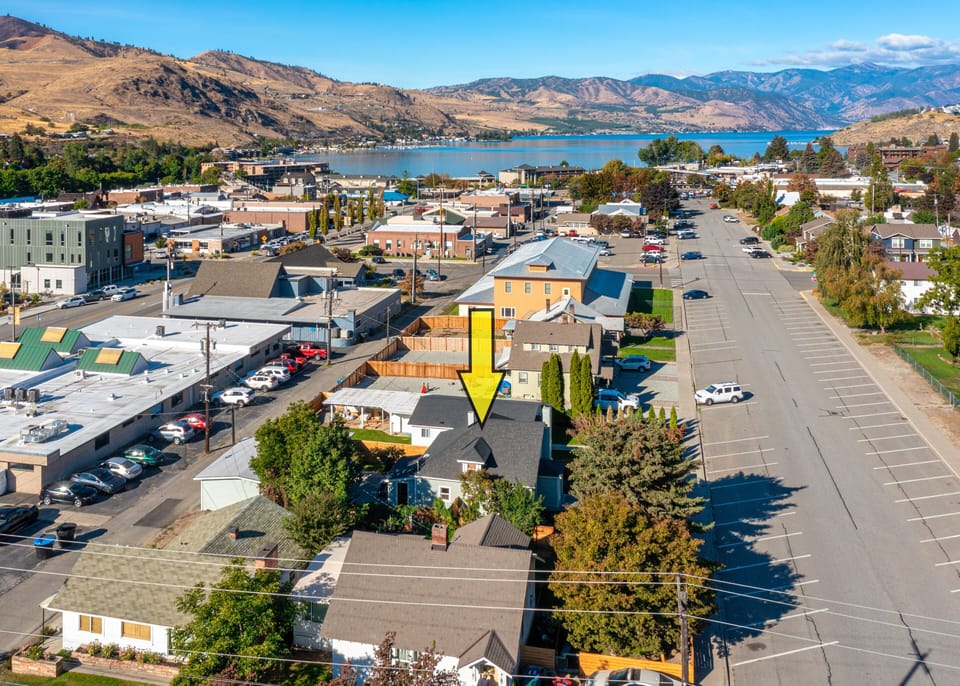 Chelan Avenue is walking distance to all of downtown Chelan.