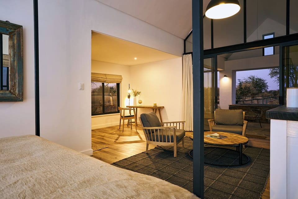 Luxury Suite, Garden View | Living area