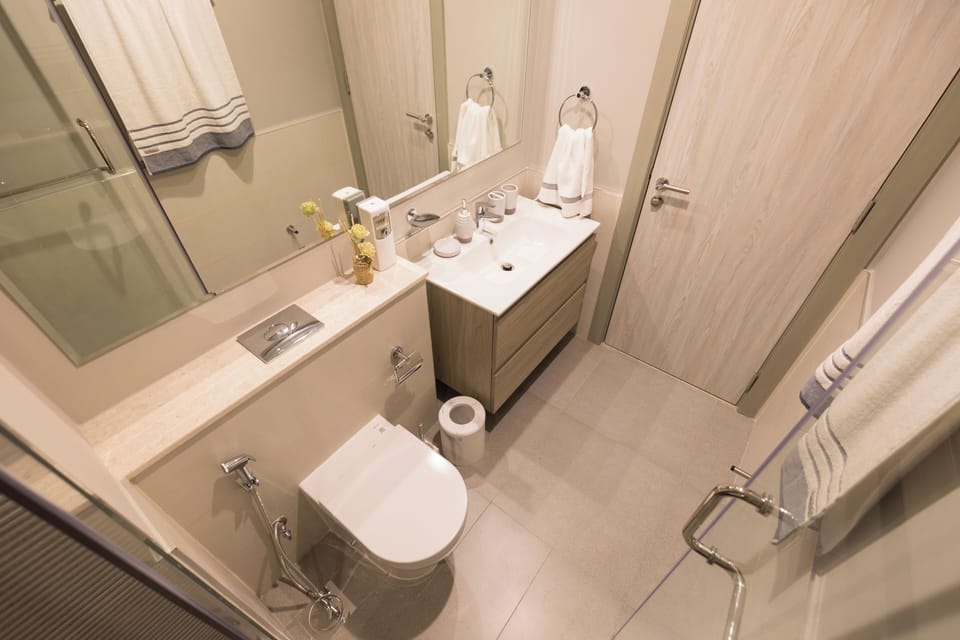 Modern 1BR in Business Bay Apartment in Dubai