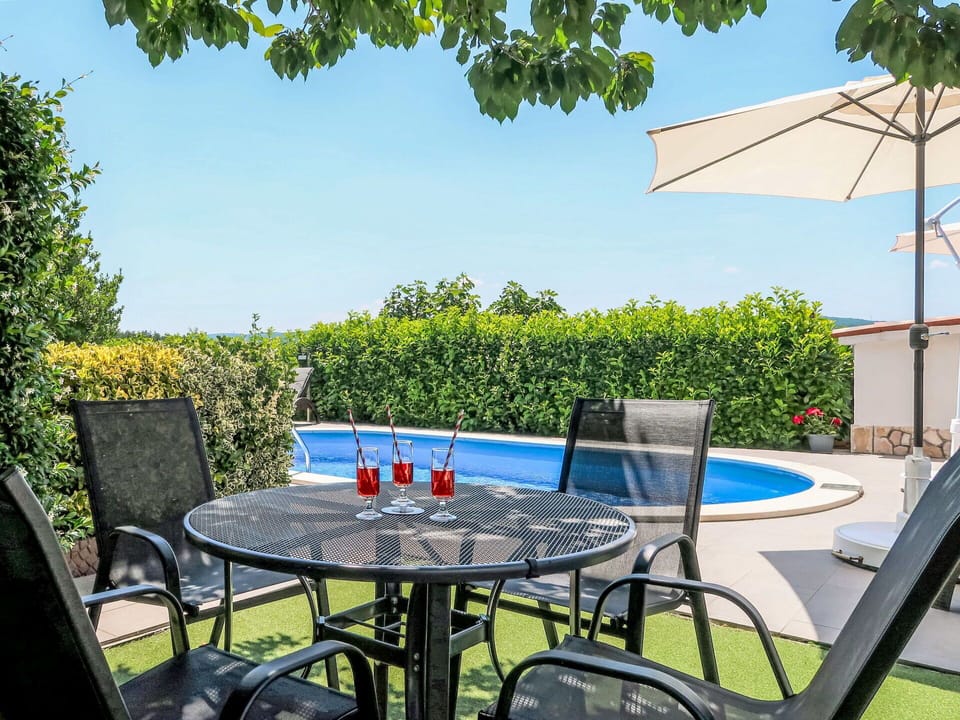 Table, Furniture, Plant, Property, Sky, Nature, Azure, Outdoor Table, Chair, Outdoor Furniture
