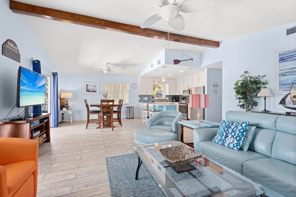 Airy kitchen & dining combo made for casual cooking