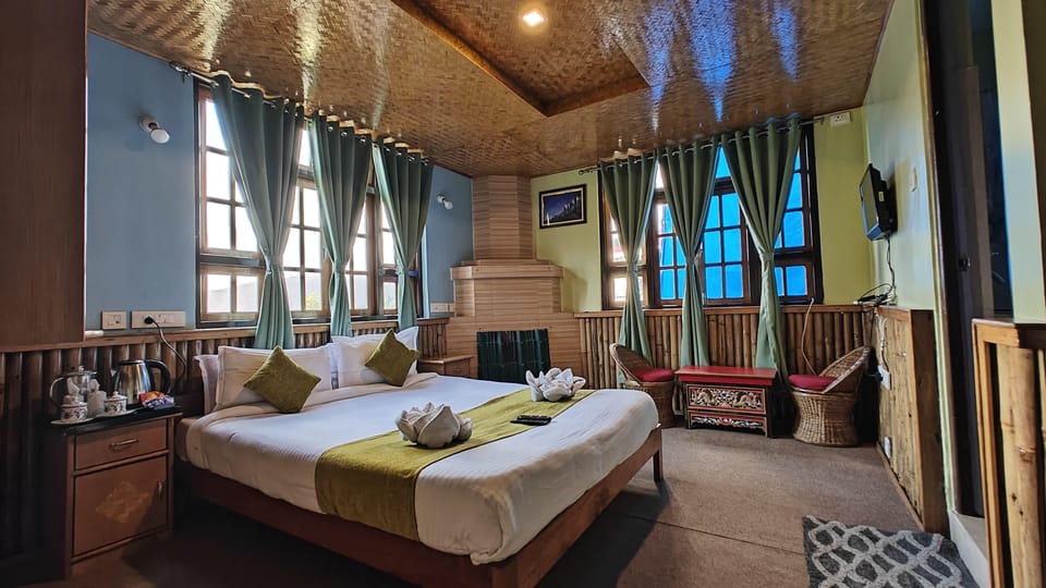 Premium Double Room, Mountain View | Desk