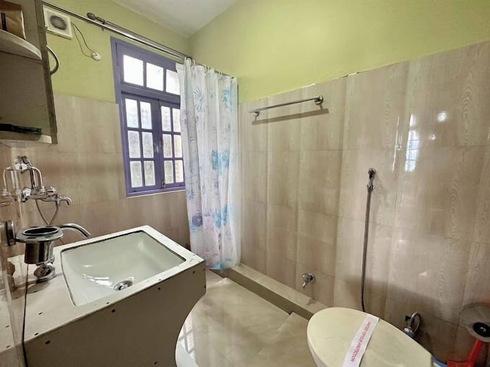 Shower, towels, soap, shampoo