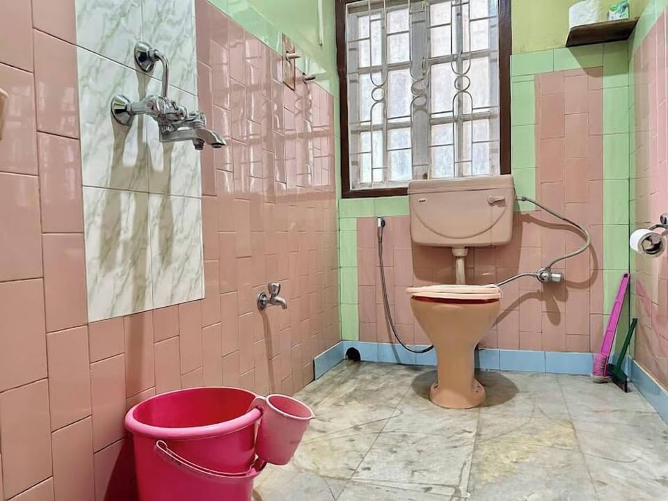 Shower, towels, soap, shampoo