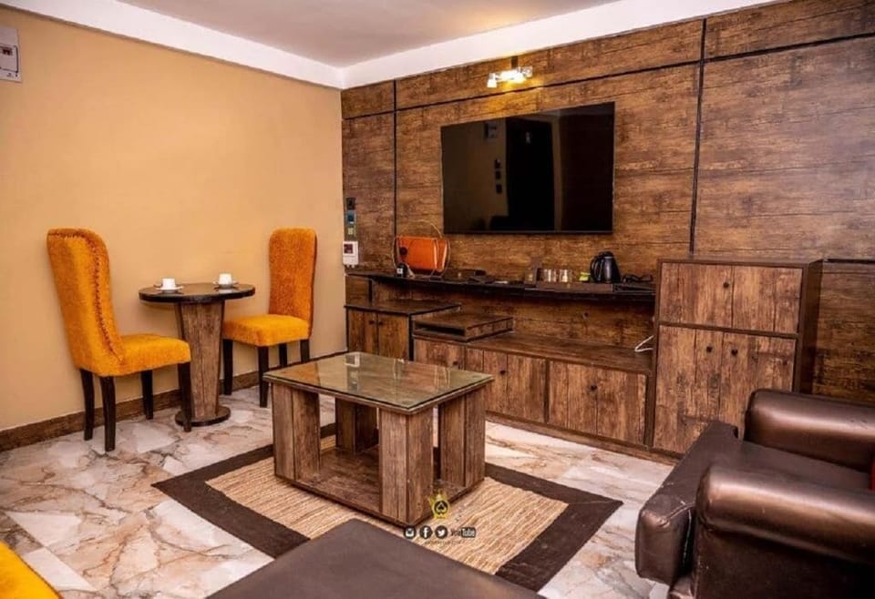 Economy Room, Balcony | Living area