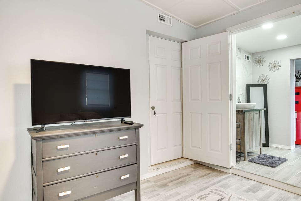 Apartment (1 Bedroom) | Interior