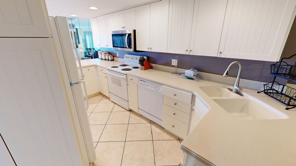 Condo, 2 Bedrooms | Private kitchen | Coffee/tea maker, fridge, oven, toaster