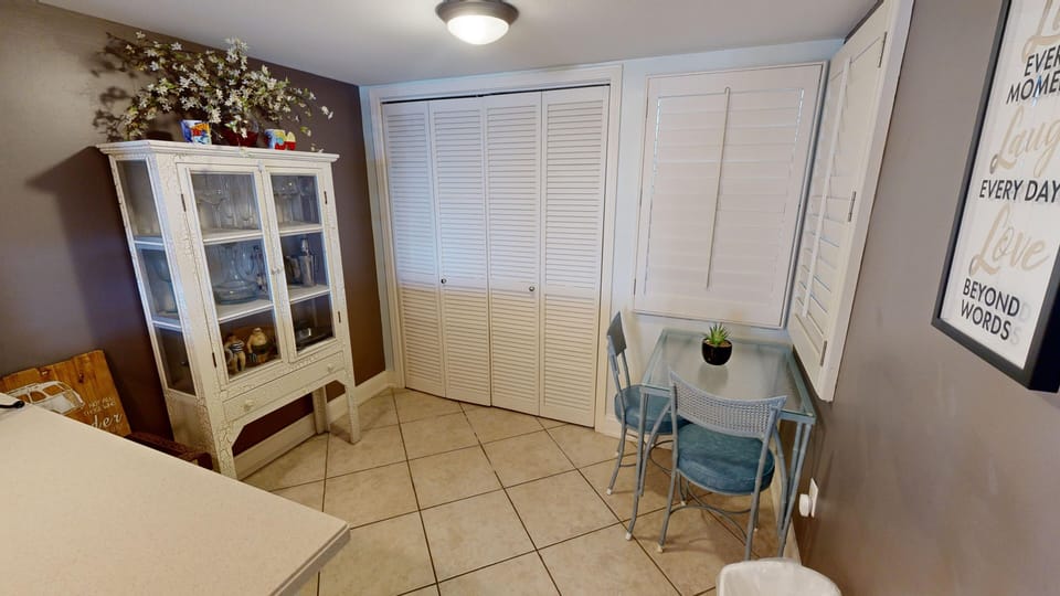 Condo, 2 Bedrooms | Dining