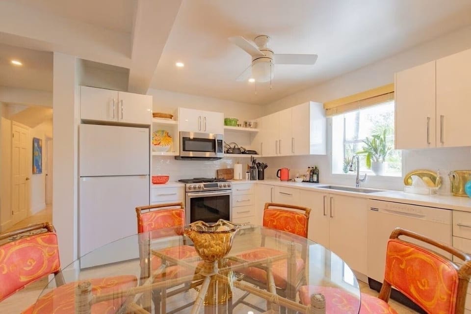 House, 5 Bedrooms | Private kitchen | Coffee/tea maker, fridge, oven, toaster