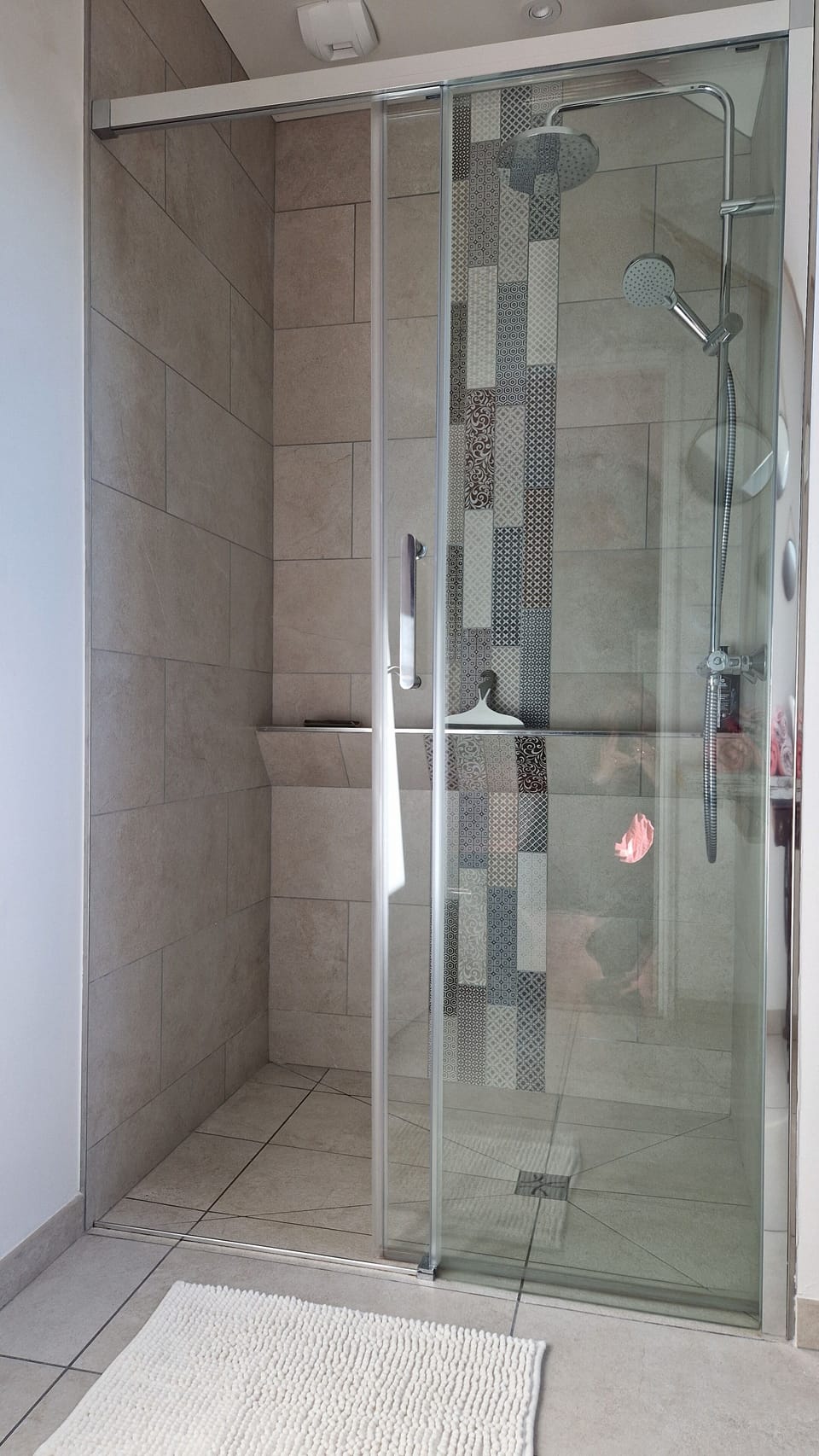 Comfort Double Room, Park View | Bathroom | Hair dryer, towels, soap, shampoo