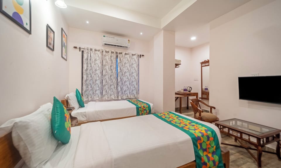 Standard Room | Desk, blackout drapes, iron/ironing board, bed sheets