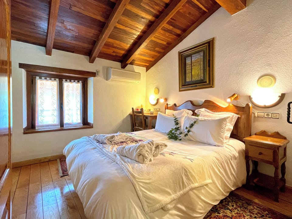 Egyptian cotton sheets, premium bedding, down comforters, bed sheets