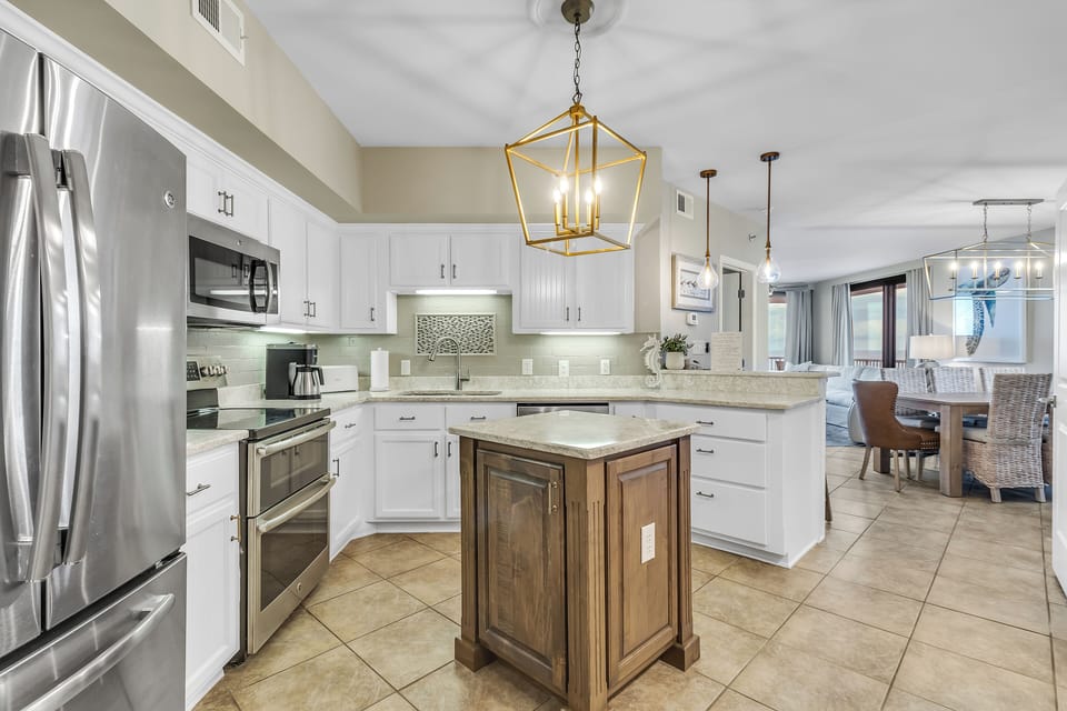 Nicely equipped kitchen, quality housewares!