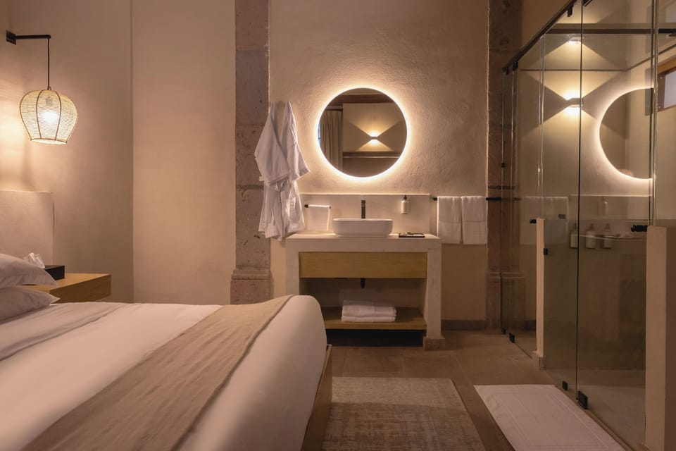 Premier Room | Bathroom | Free toiletries, hair dryer, slippers, towels