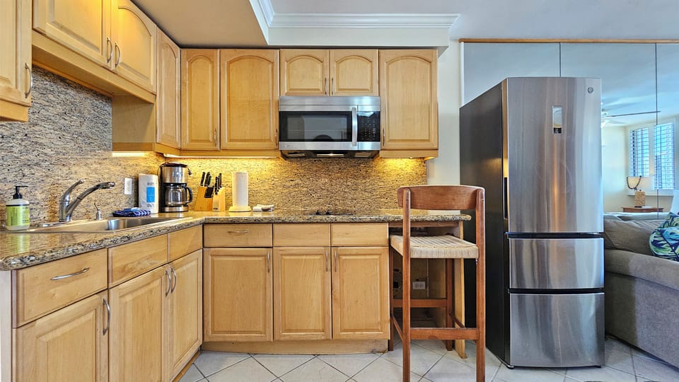 FULL KITCHEN