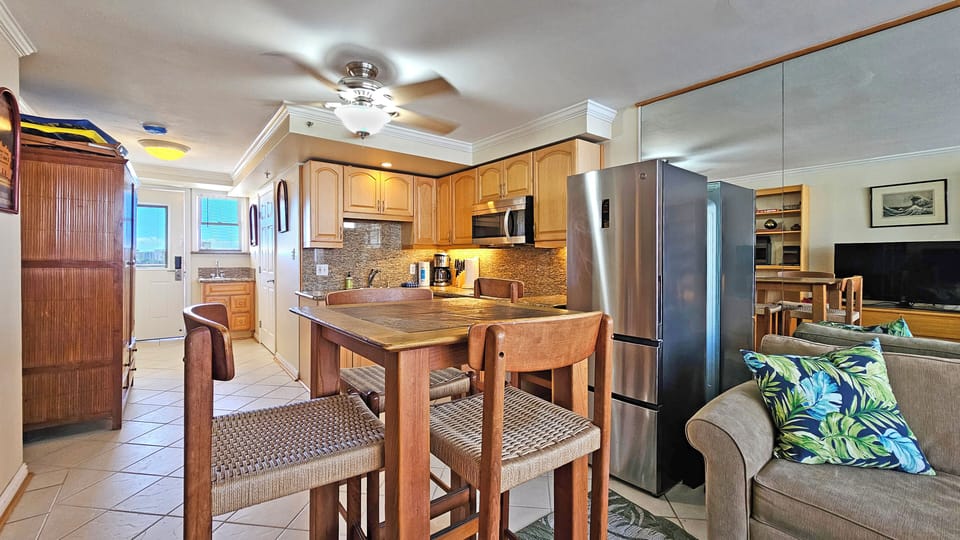 FULL KITCHEN
