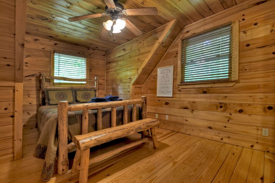 Upstairs Queen Bedroom