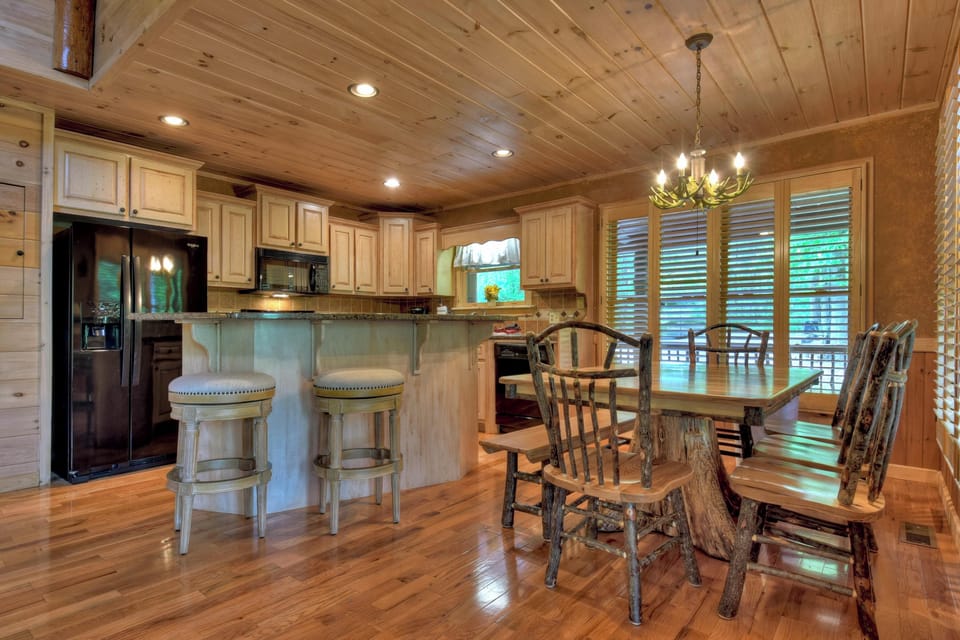 Kitchen & Dining room