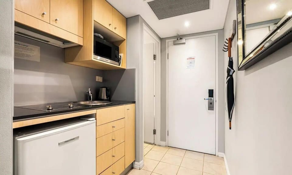 Tidy and practical kitchen area for guests