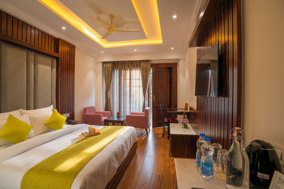 Deluxe Double Room, Balcony | Desk, laptop workspace, blackout drapes, iron/ironing board