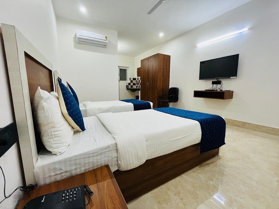 Laptop workspace, iron/ironing board, free WiFi, wheelchair access