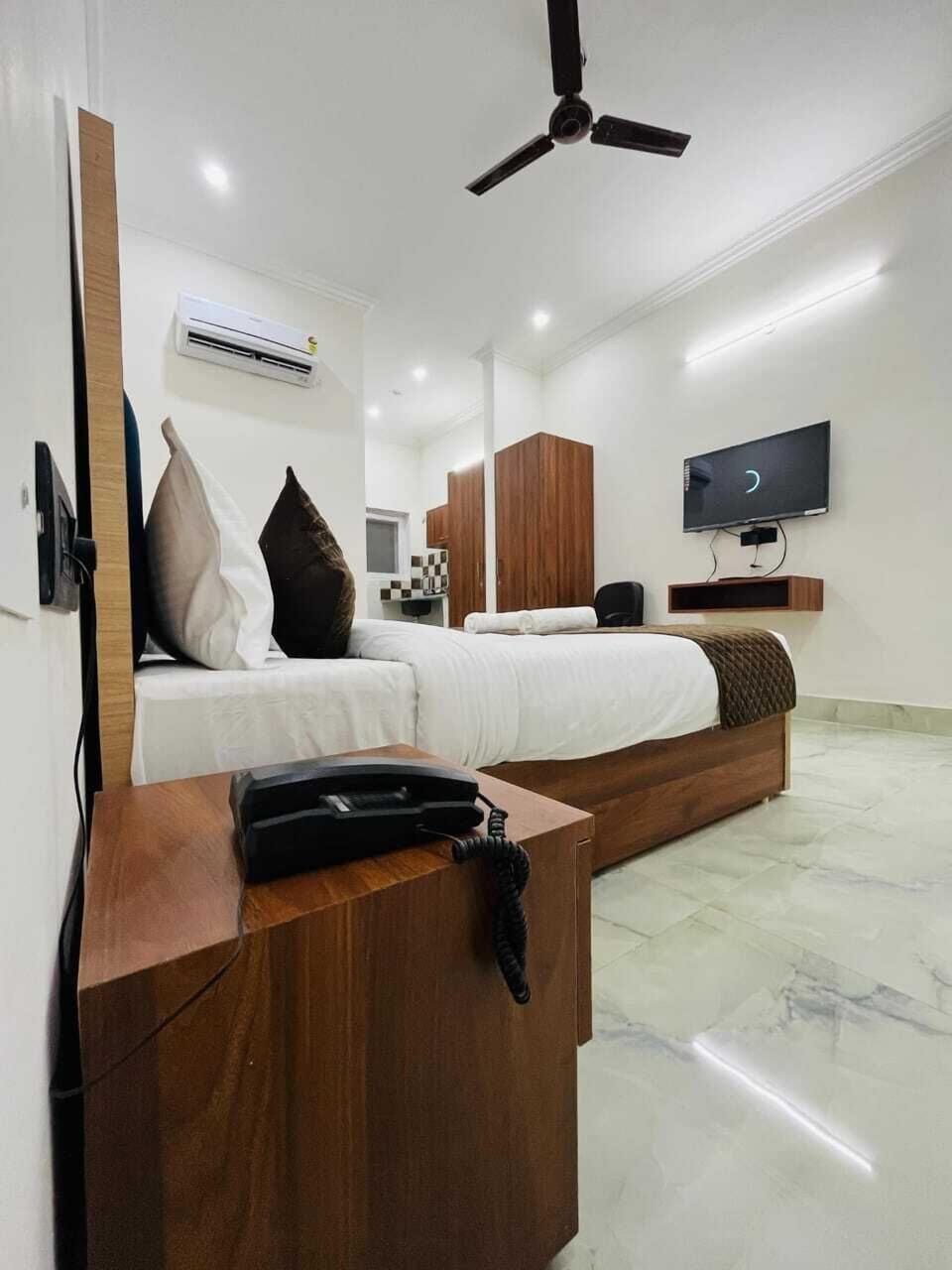 Deluxe Double Room, Balcony, Garden View | Living area | 36-inch LED TV with satellite channels, tablet, computer monitors