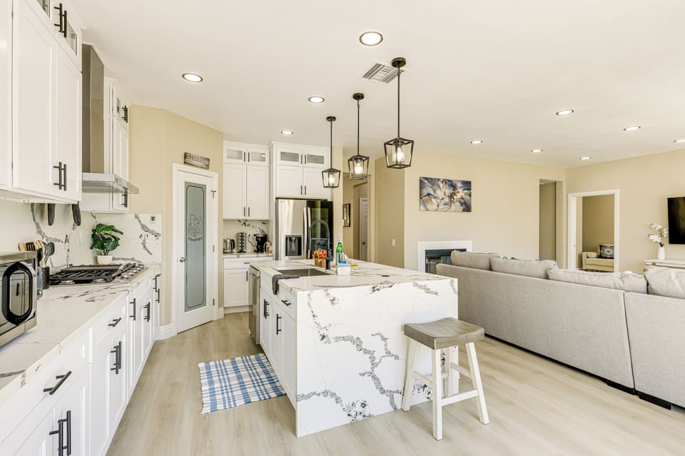 House (5 Bedrooms) | Interior